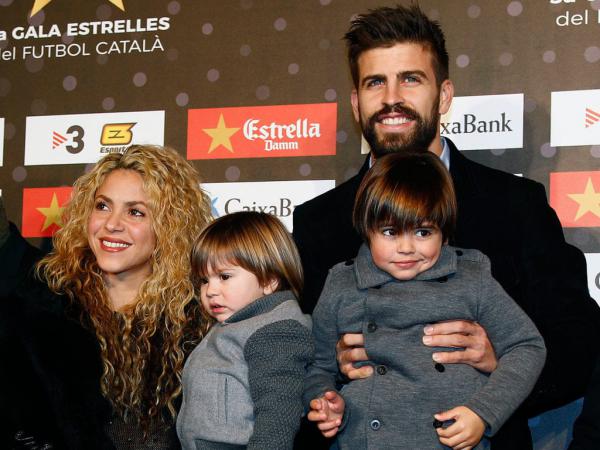 เจอราร์ดปิเก้ (Gerard Piqué Bernabeu)+ชากีรา (Shakira)